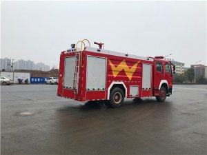 8吨豪沃单桥泡沫消防车